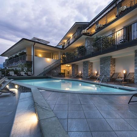 Hotel La Perla เตรเมสโซ ภายนอก รูปภาพ